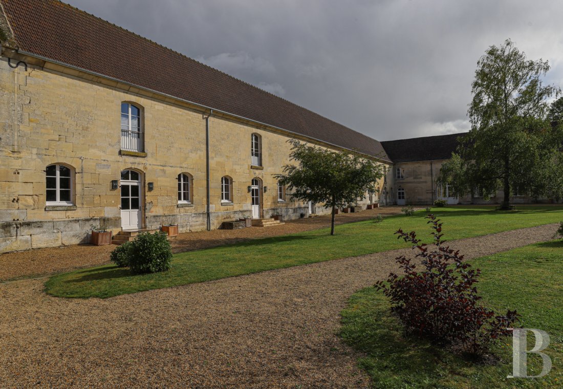 Dans l’Oise, près de Senlis, un vaste corps de ferme du 18e siècle et son pigeonnier transformés en hôtel  - photo  n°24